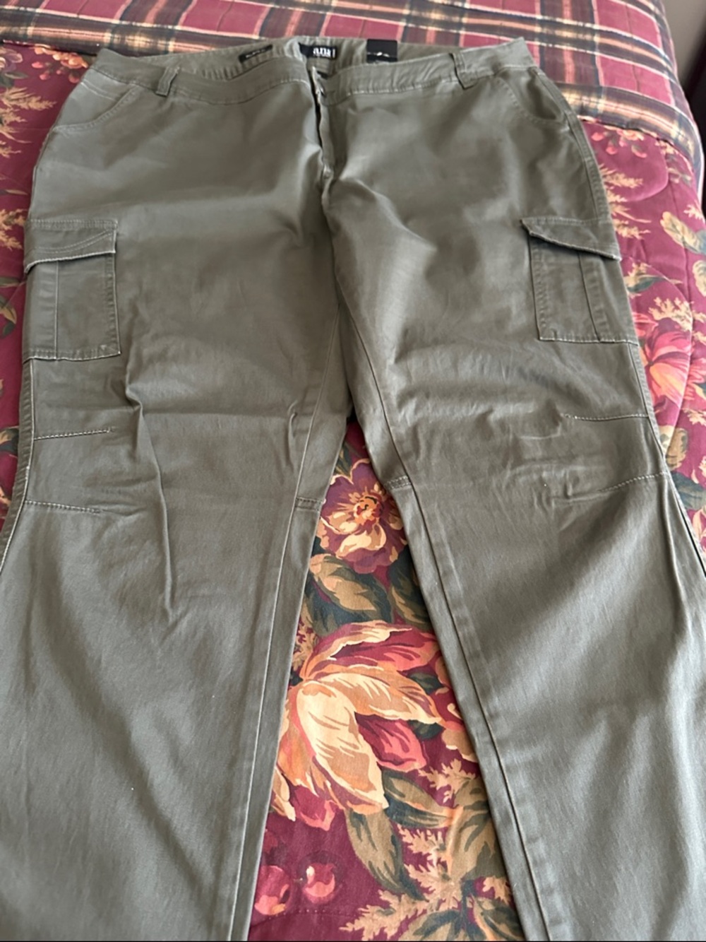 a.n.a woman’s Olive Cargo Pants